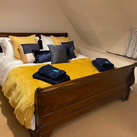 Beautiful Character Thatched Pet Friendly House Villa Enford Esterno foto