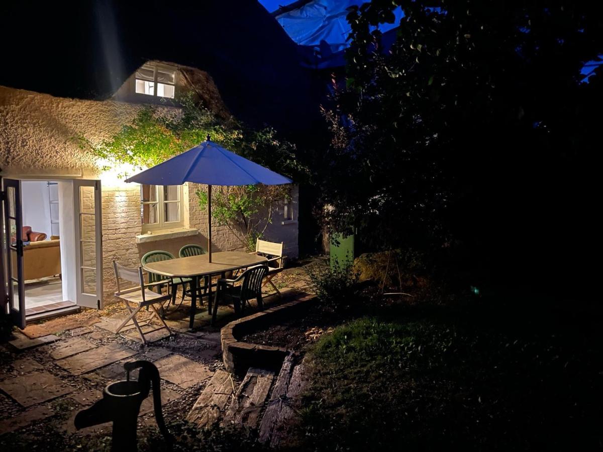 Beautiful Character Thatched Pet Friendly House Villa Enford Esterno foto